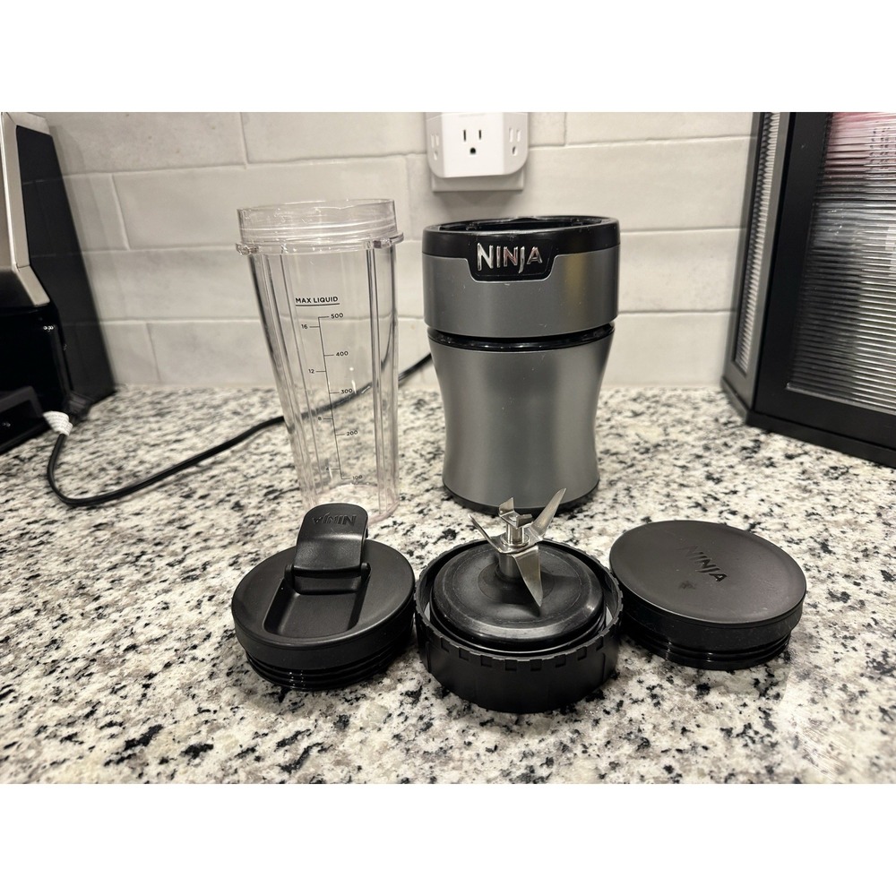 Ninja Nutri-Blender Personal Blender BN301 Compact Smoothie 120V 20oz Cup Lids *
